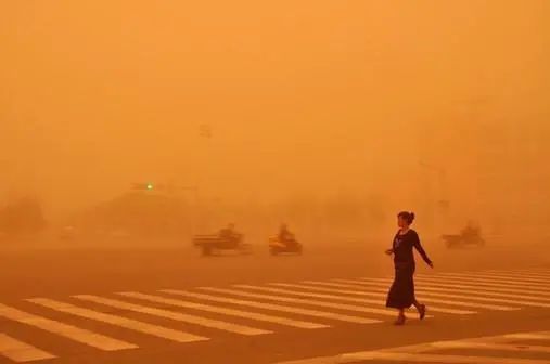 強沙塵天氣對我國環(huán)境空氣質(zhì)量帶來嚴重影響，空氣質(zhì)量監(jiān)測站大有用處！